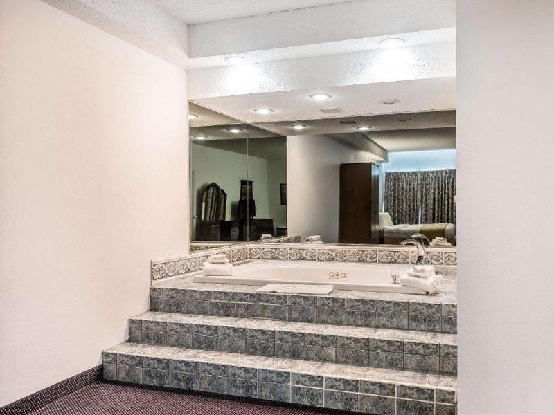 Quality Inn & Suites Albany Airport Latham Eksteriør bilde