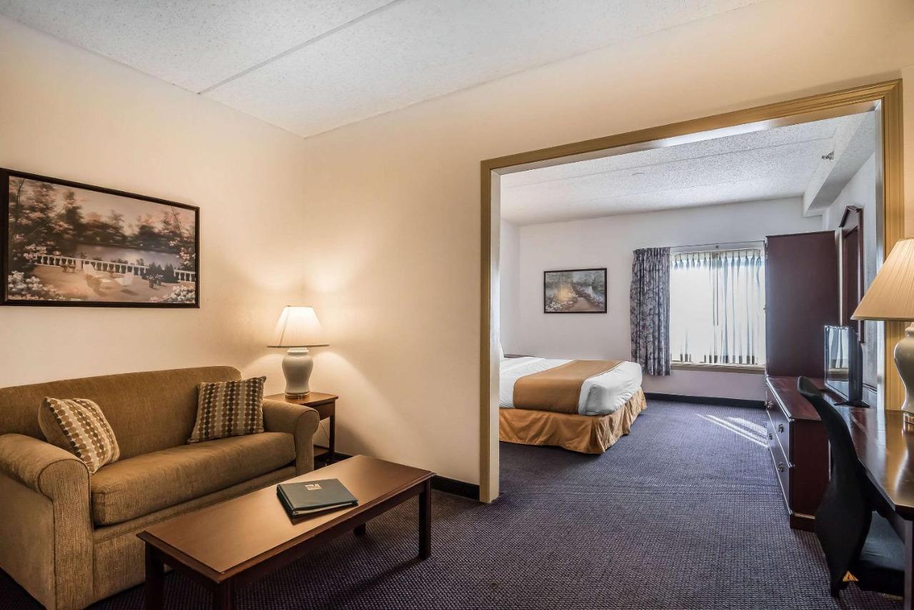 Quality Inn & Suites Albany Airport Latham Eksteriør bilde