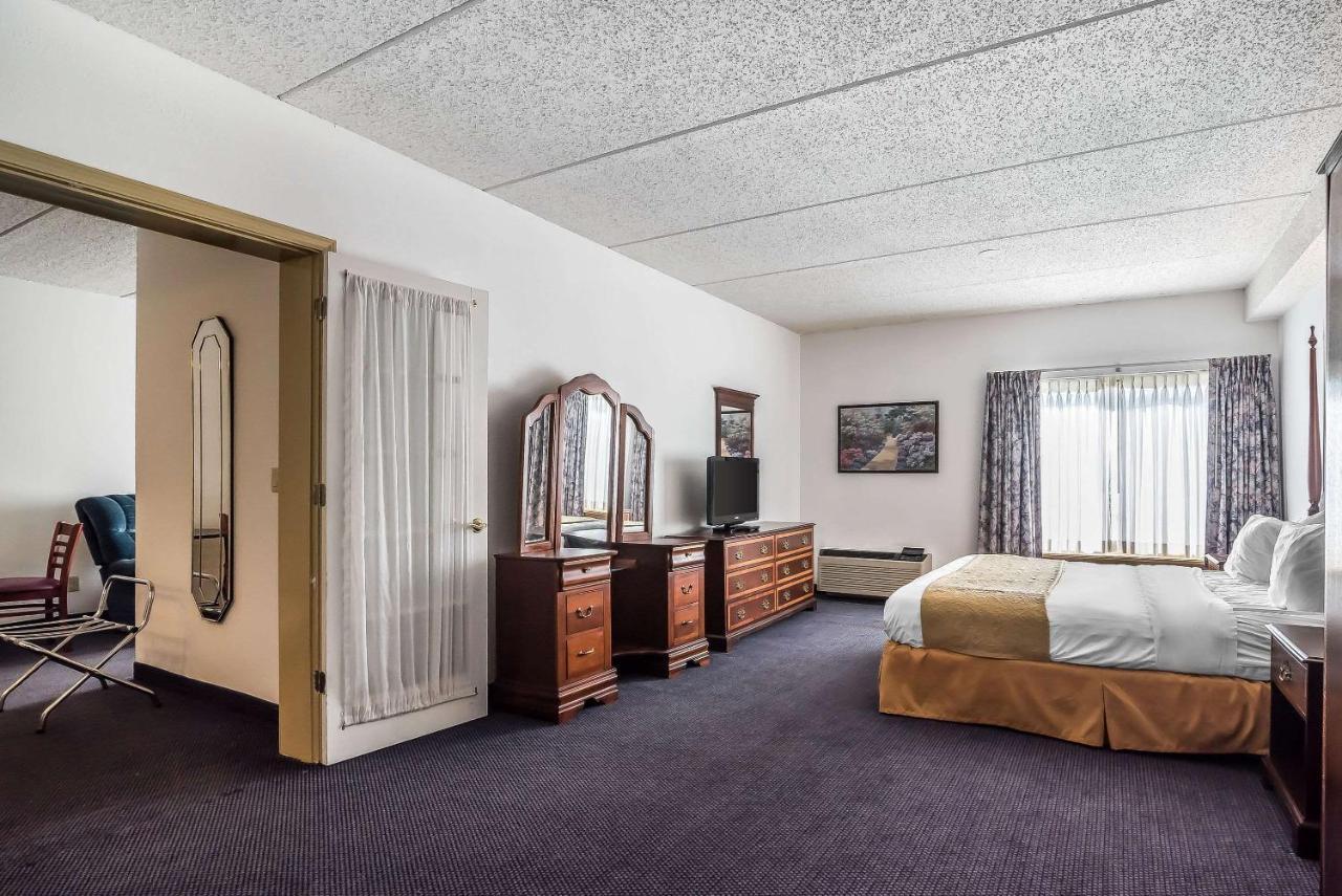 Quality Inn & Suites Albany Airport Latham Eksteriør bilde